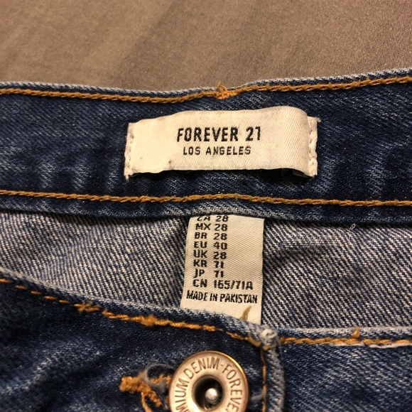 DONATED to local social workerš Forever 21- button front mini skirt - Picture 3 of 3